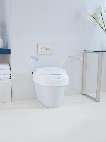 Aquatec 900 Raised Toilet Seat (with Lid & Arms)
